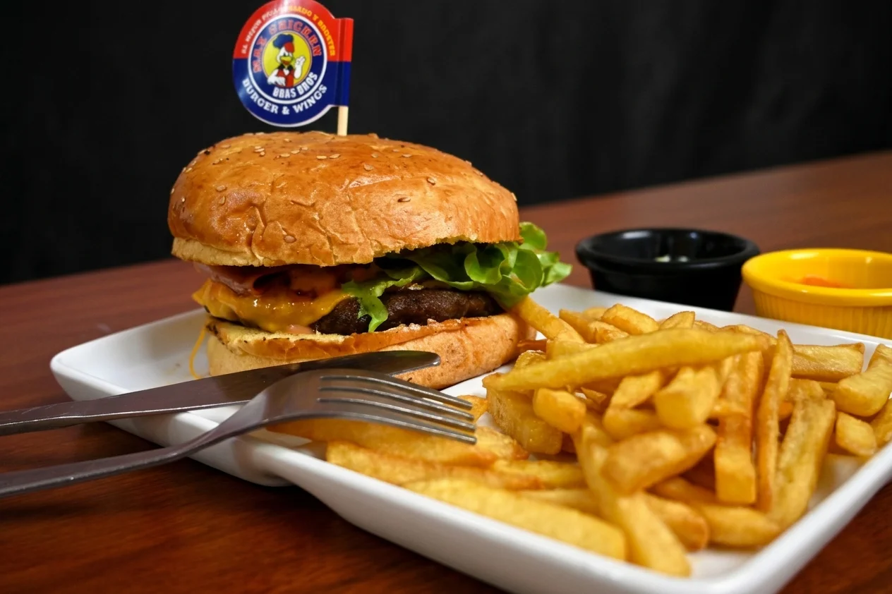 HAMBURGUESA CON PAPAS